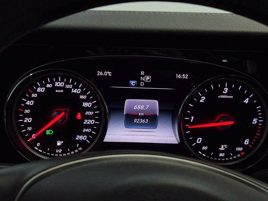 Mercedes Benz E class - Vista 6