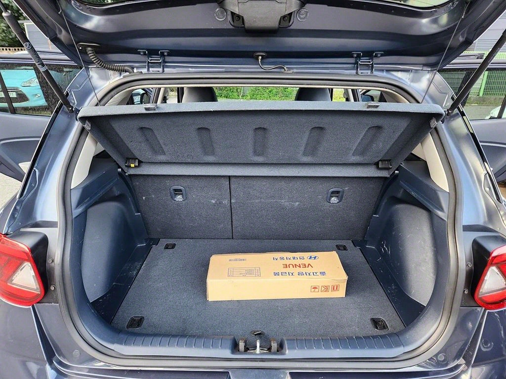 HYUNDAI Venue - Vista 12