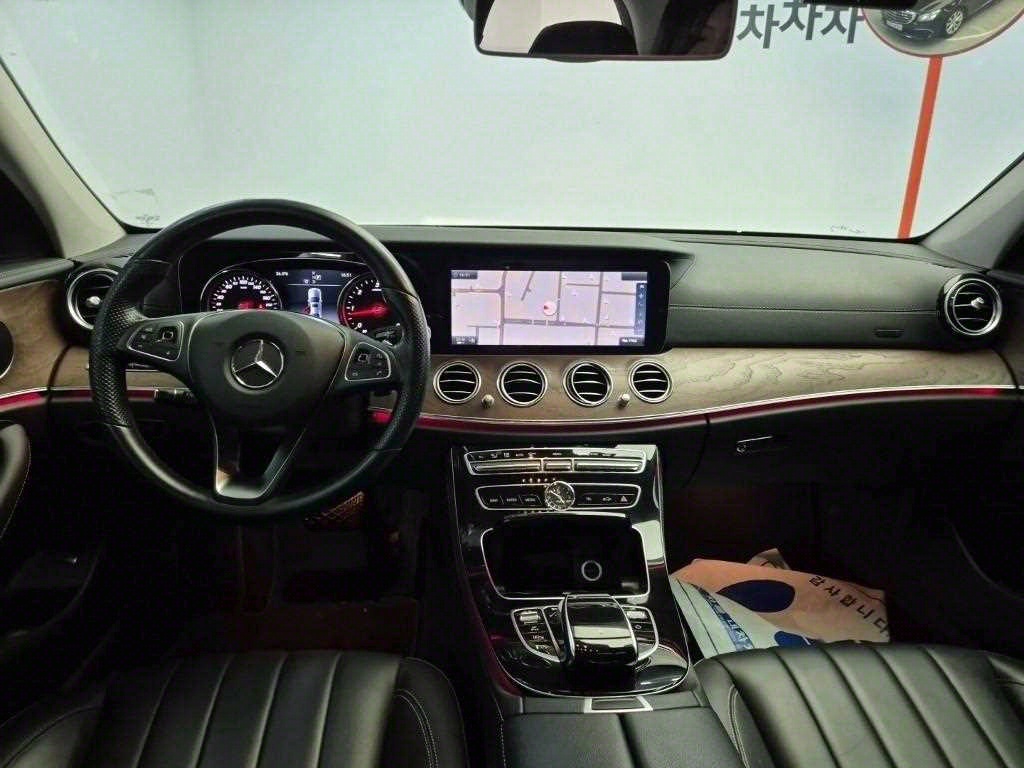 Mercedes Benz E class - Vista 7