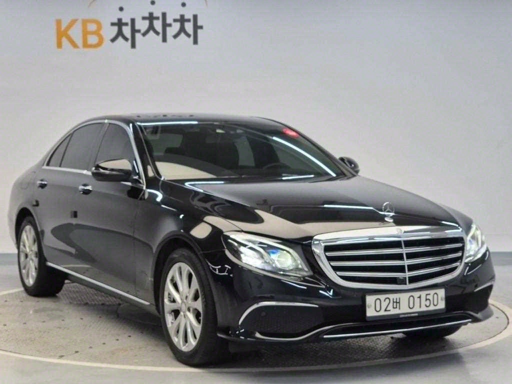 Mercedes Benz E class - Vista 4