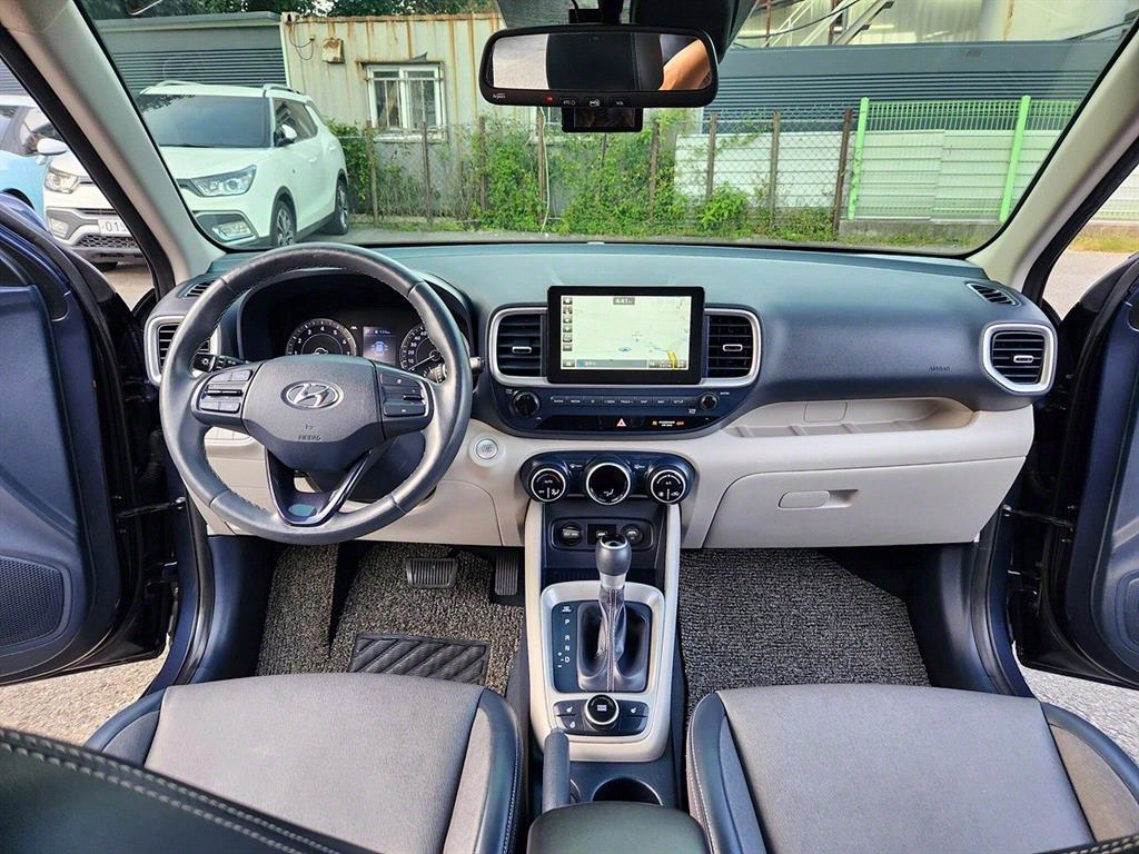 HYUNDAI Venue - Vista 8