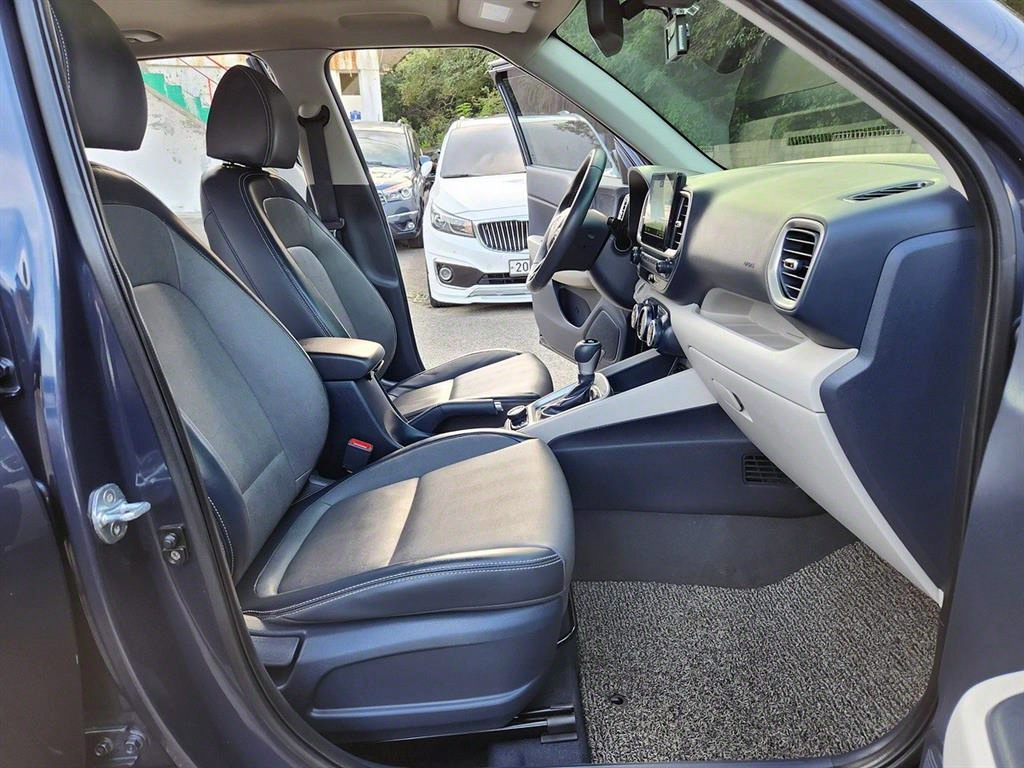 HYUNDAI Venue - Vista 11