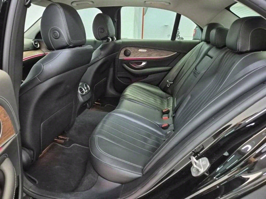 Mercedes Benz E class - Vista 12