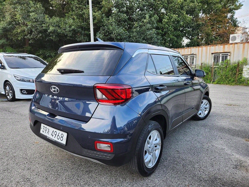 HYUNDAI Venue - Vista 4
