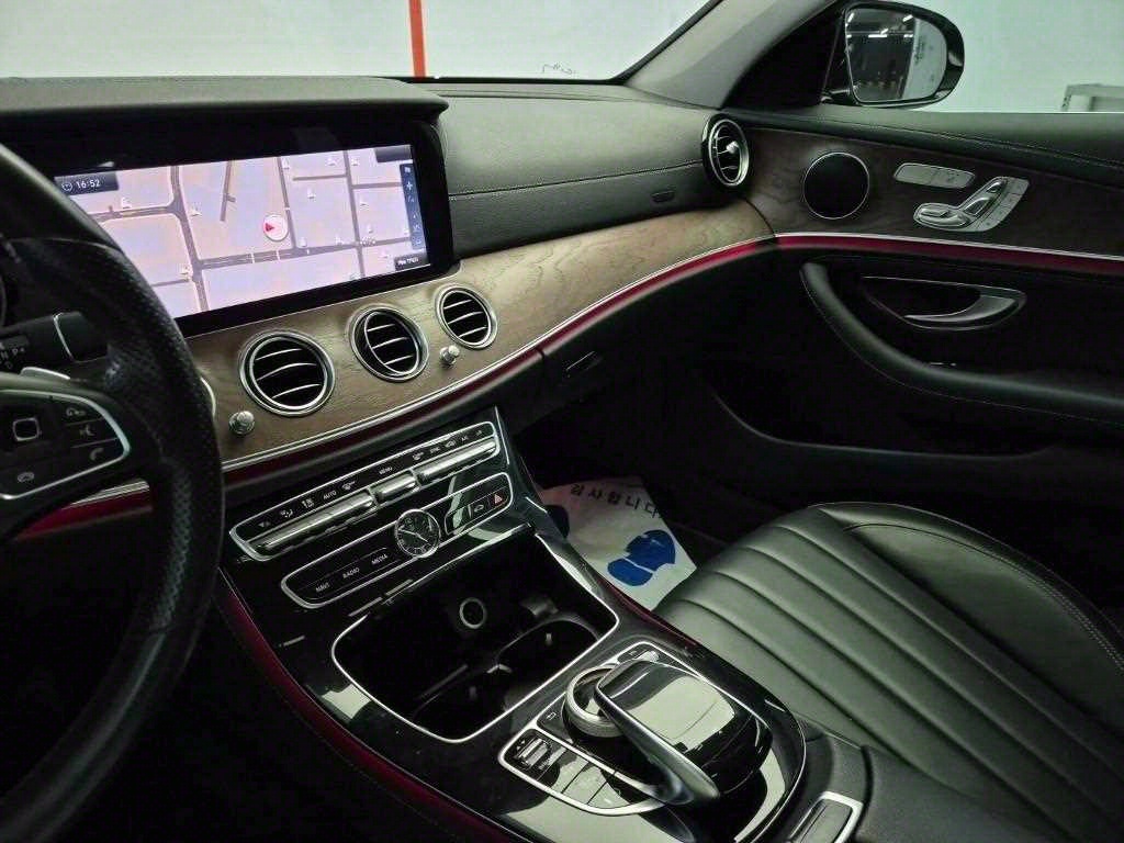 Mercedes Benz E class - Vista 10