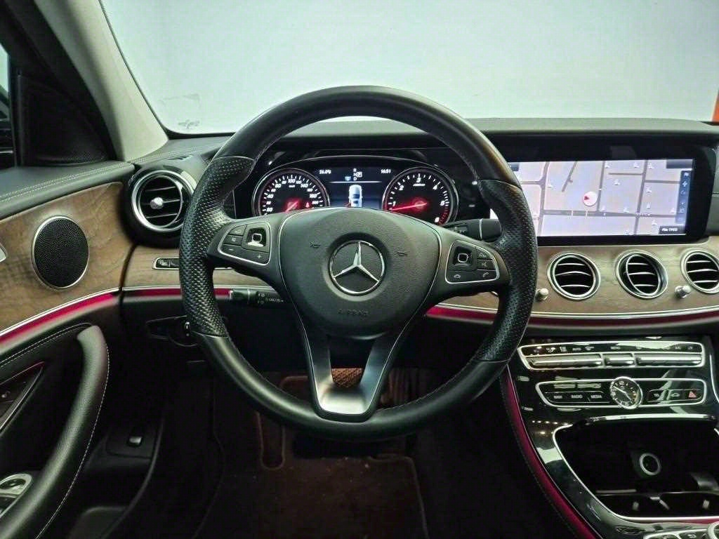 Mercedes Benz E class - Vista 9