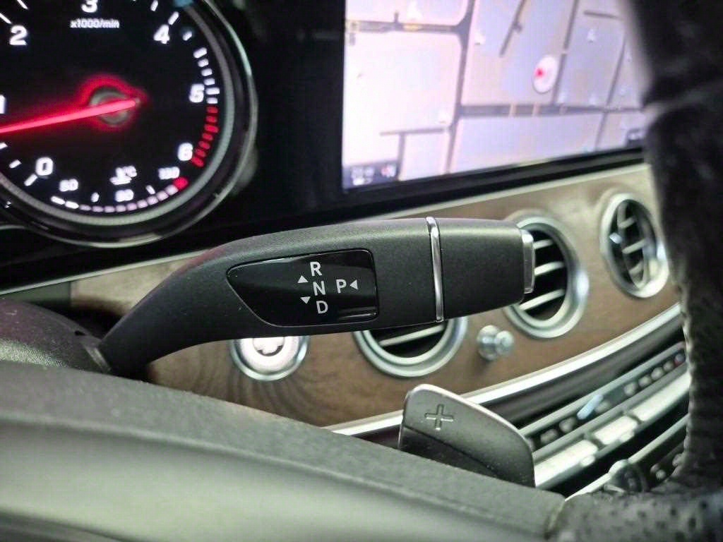 Mercedes Benz E class - Vista 8