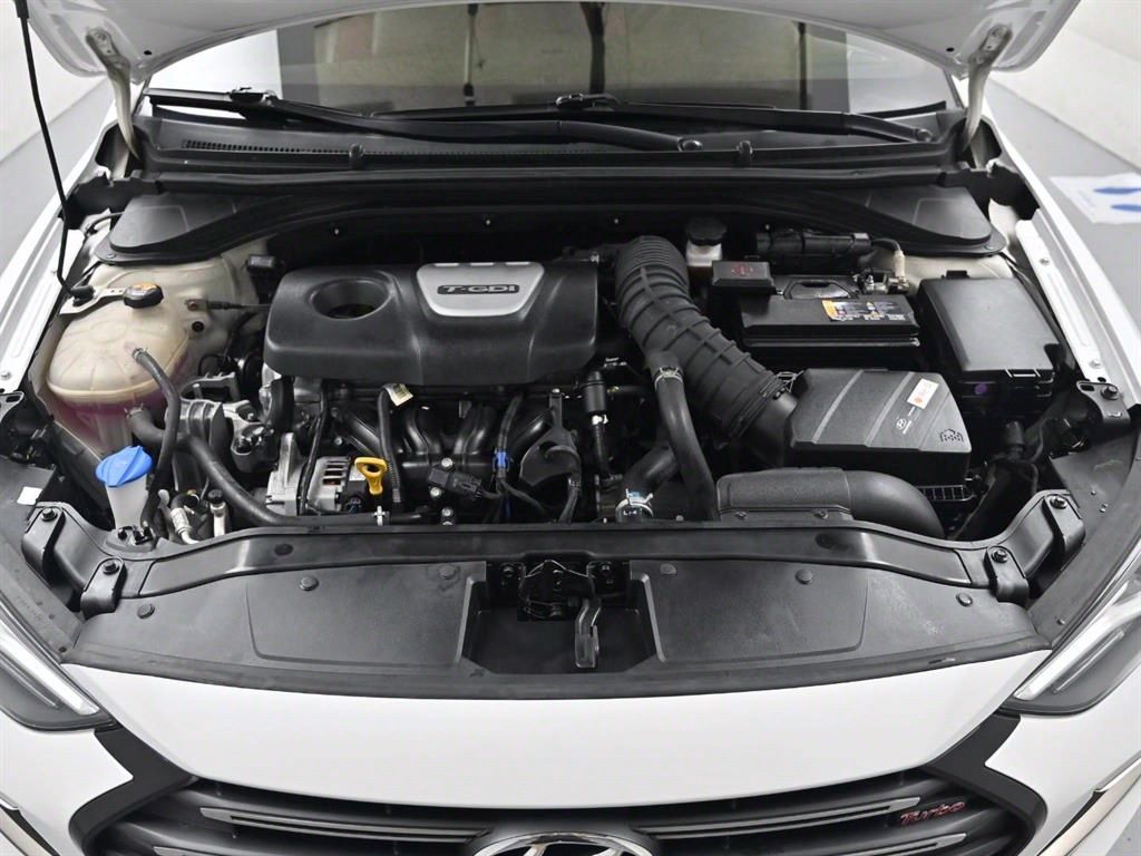 HYUNDAI Avante - Vista 7