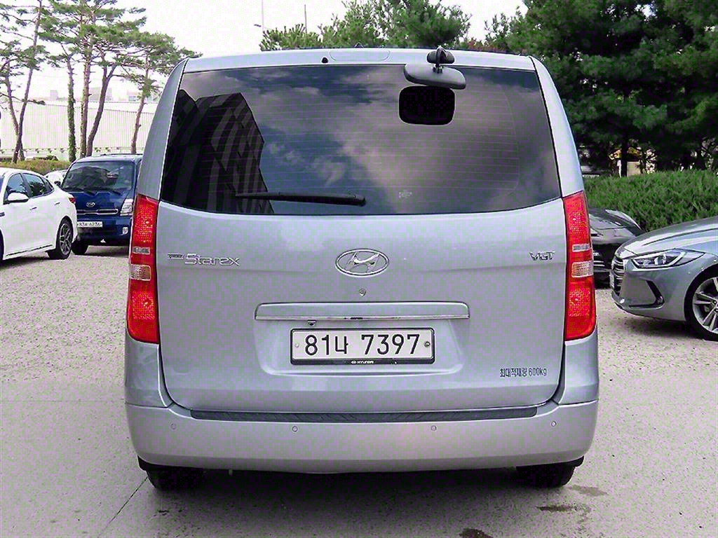 HYUNDAI Starex - Vista 4