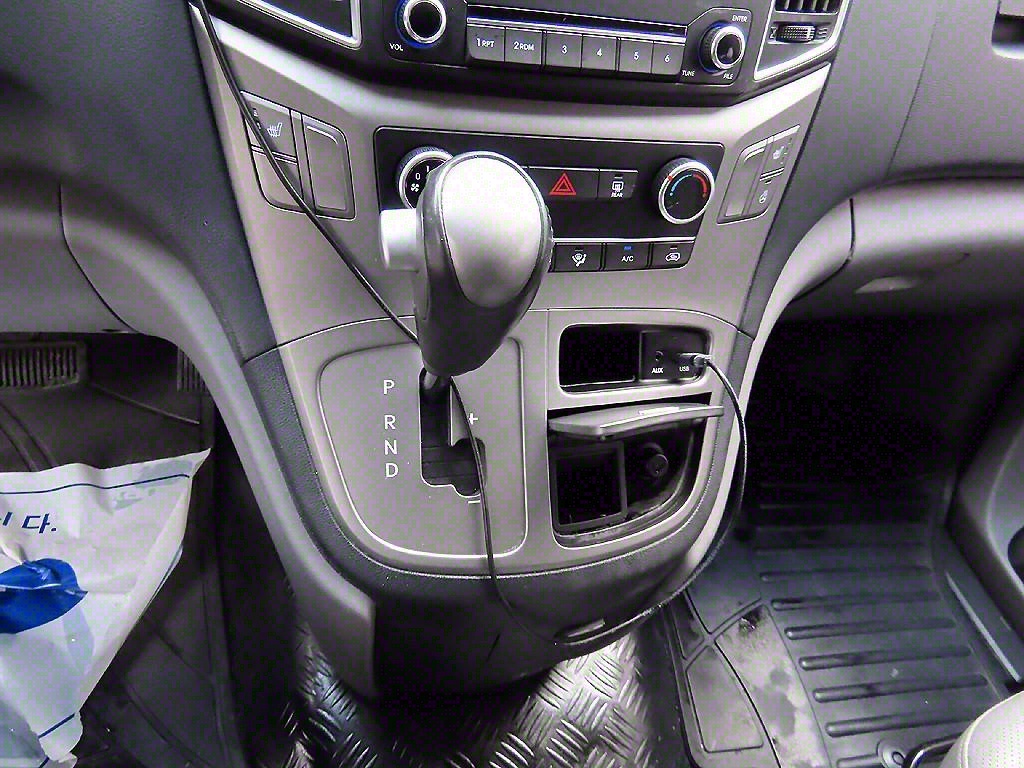 HYUNDAI Starex - Vista 10