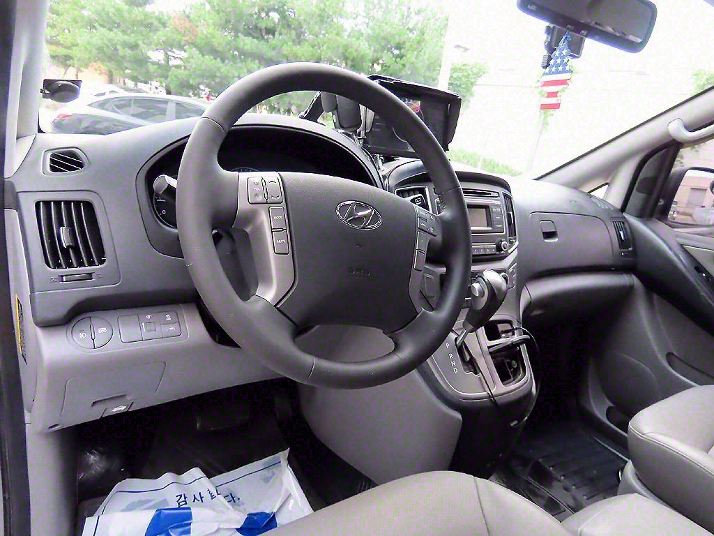HYUNDAI Starex - Vista 7