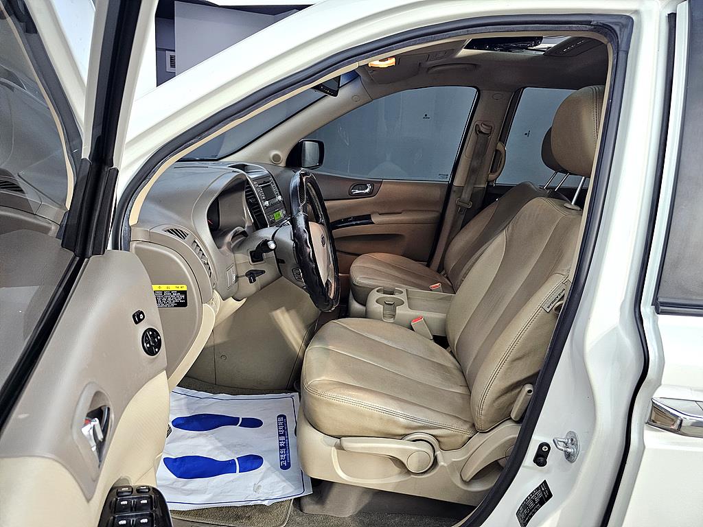 KIA Carnival - Vista 8