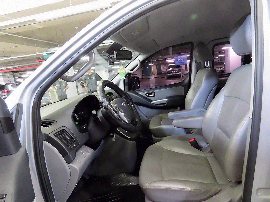 HYUNDAI Starex - Vista 6