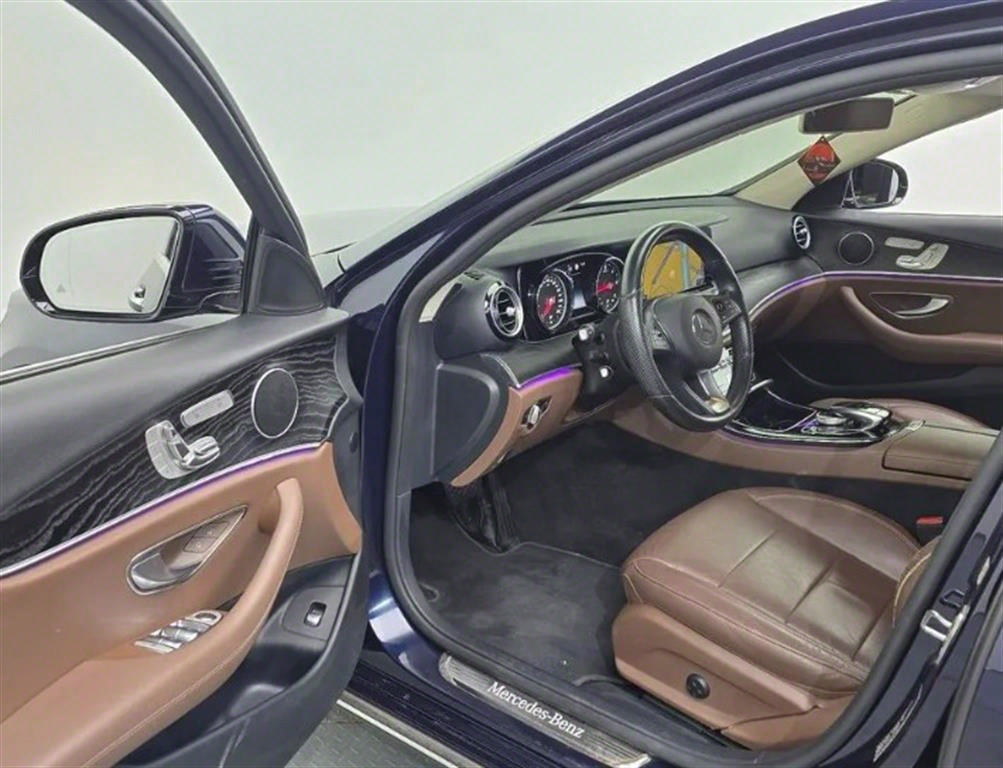 Mercedes Benz E class - Vista 10