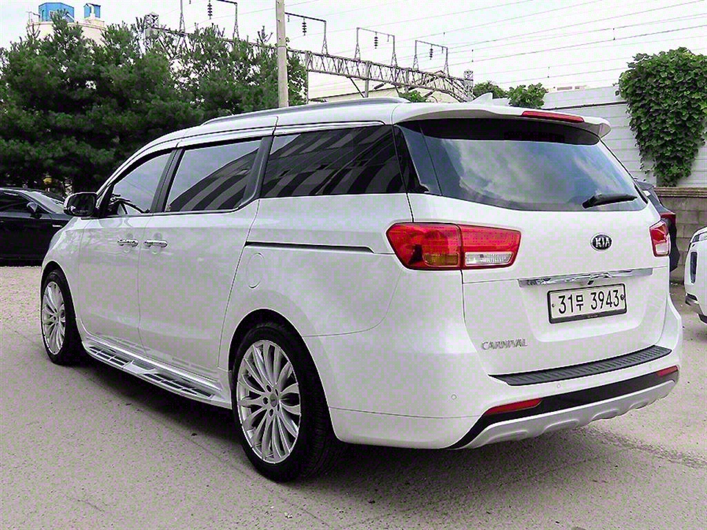 KIA Carnival - Vista 3