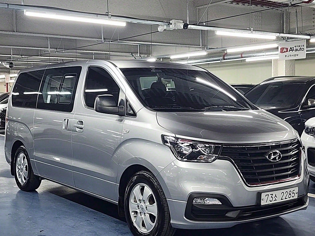 HYUNDAI Starex - Vista 5