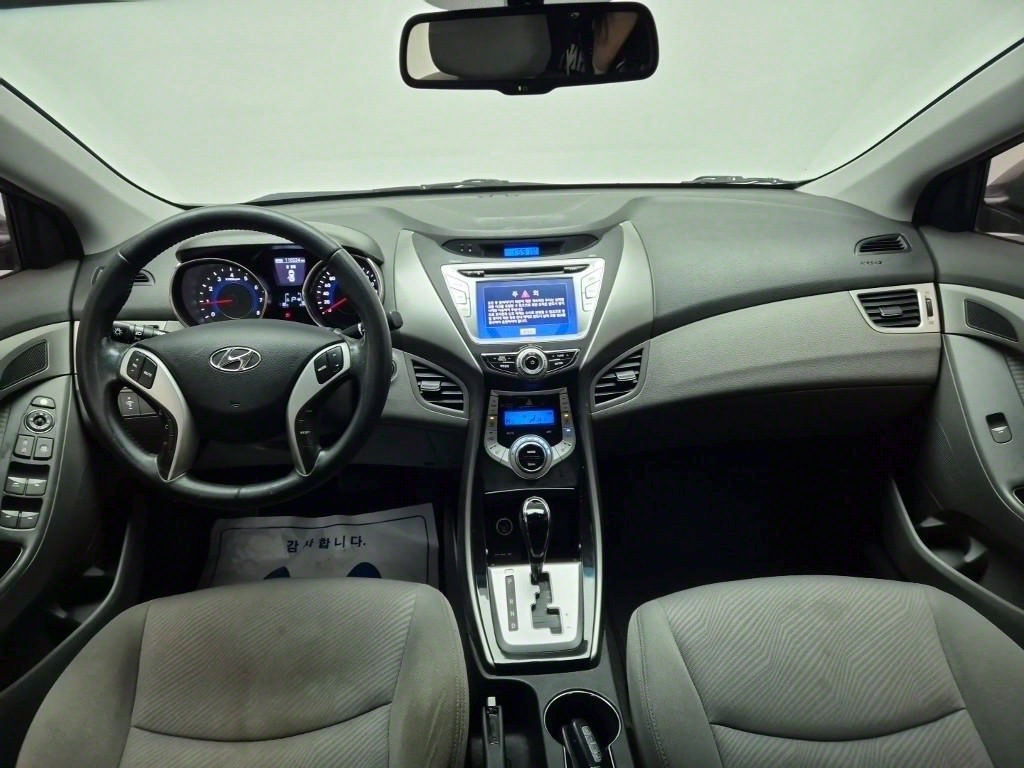 HYUNDAI Avante - Vista 7