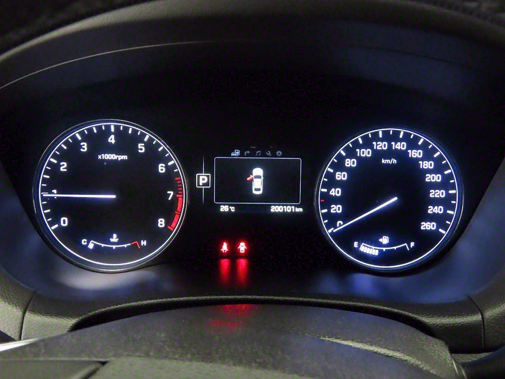 HYUNDAI Genesis - Vista 6