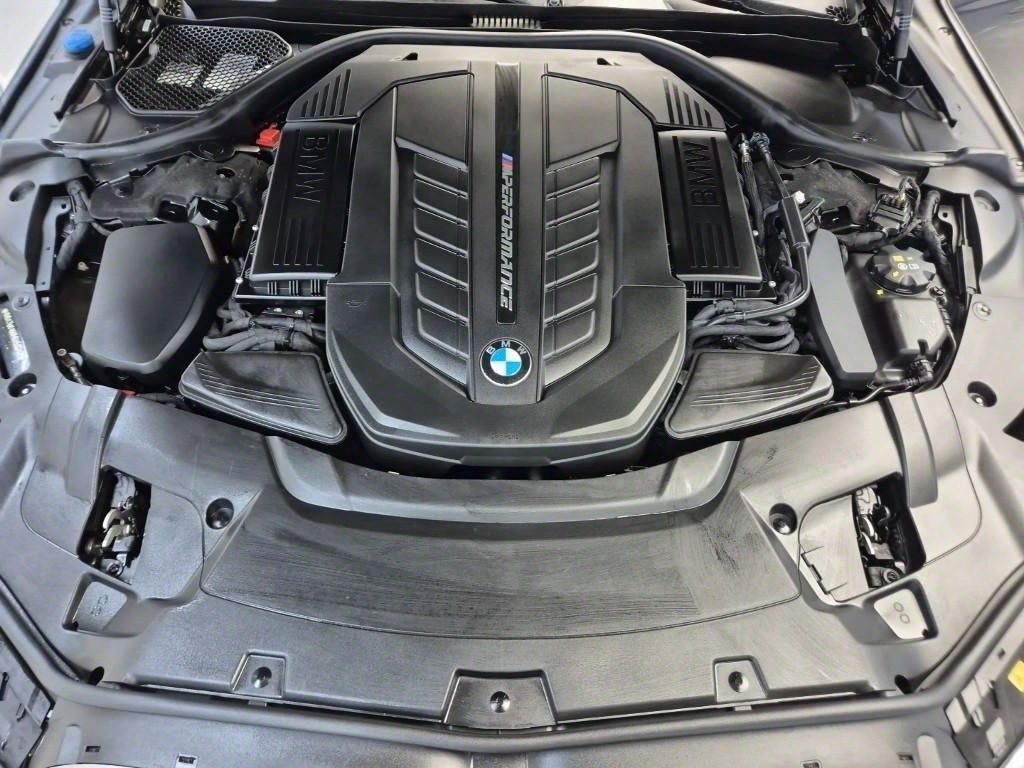 BMW 7 Series - Vista 5