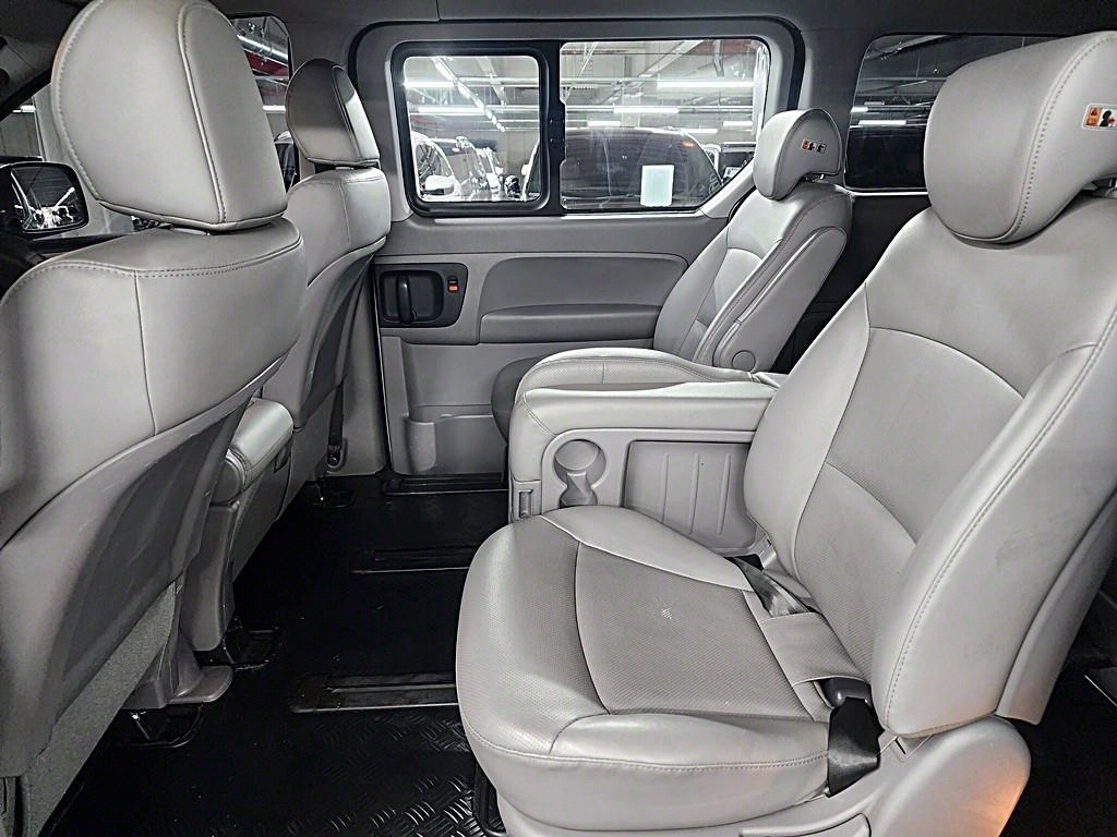 HYUNDAI Starex - Vista 8