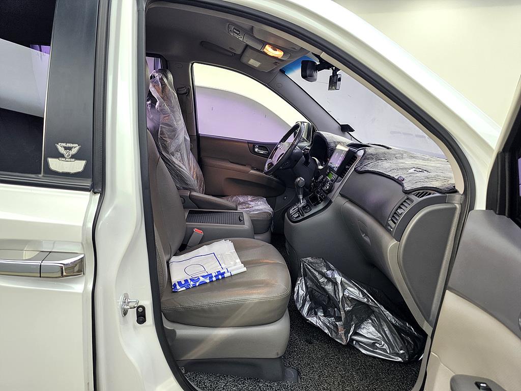 KIA Carnival - Vista 11