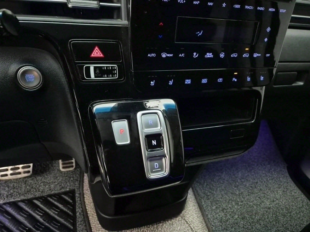 HYUNDAI Staria - Vista 8