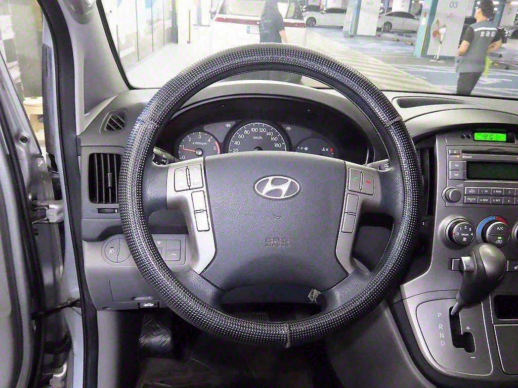 HYUNDAI Starex - Vista 8