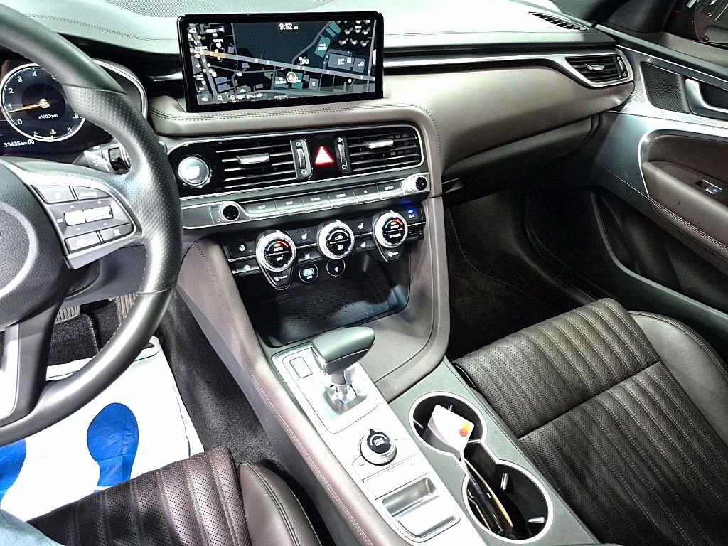 Genesis G70 - Vista 10