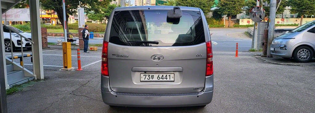 HYUNDAI Starex - Vista 4