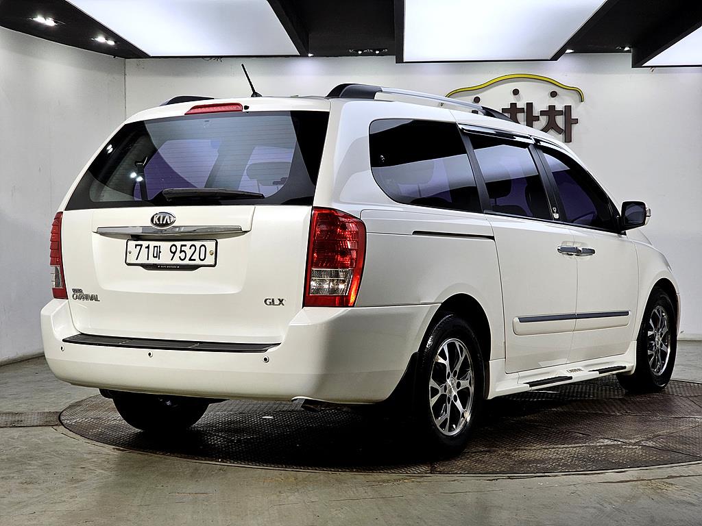 KIA Carnival - Vista 4