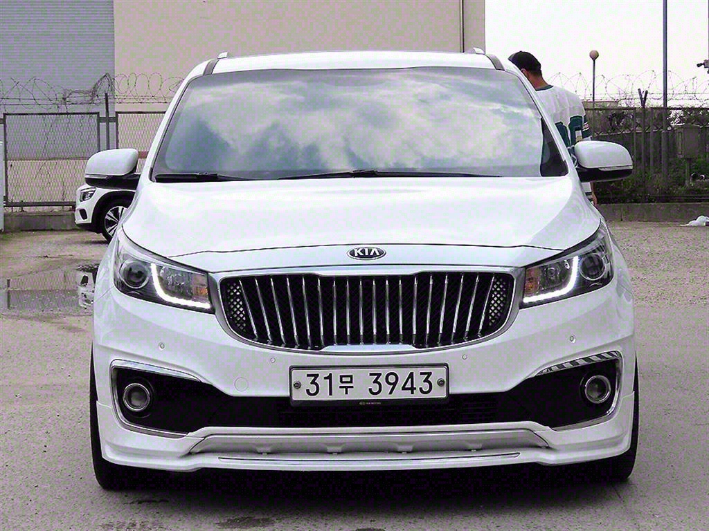 KIA Carnival 2016 Blanco - Importación desde Corea - HF Imports Iquique - Foto 1