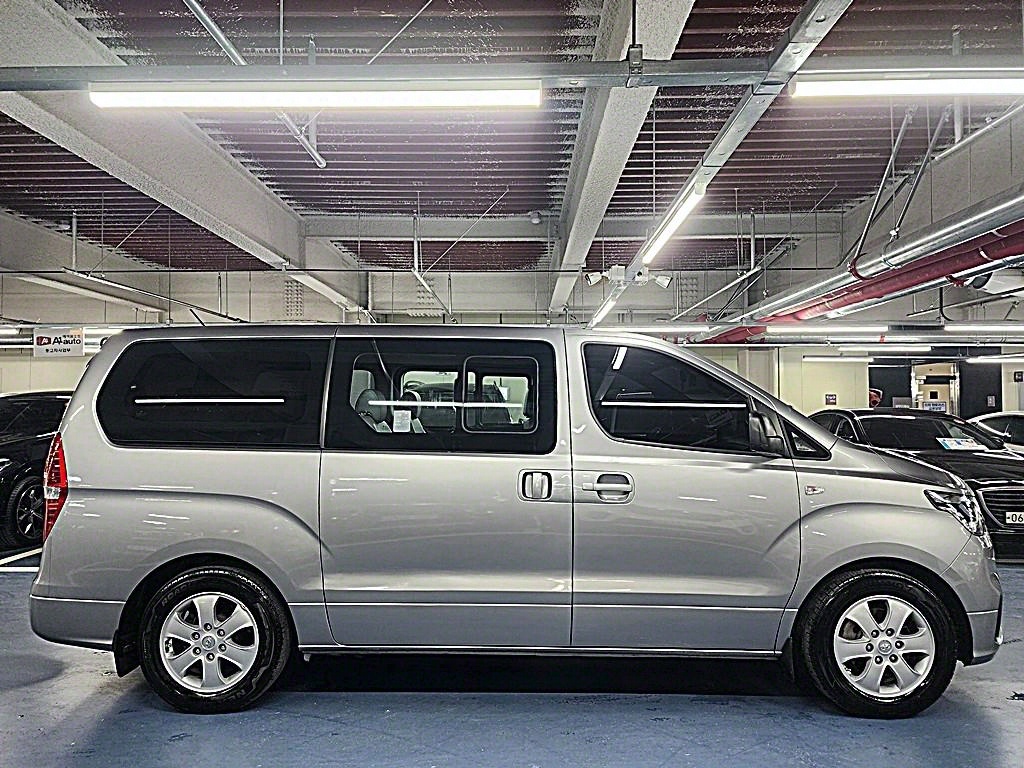 HYUNDAI Starex - Vista 6