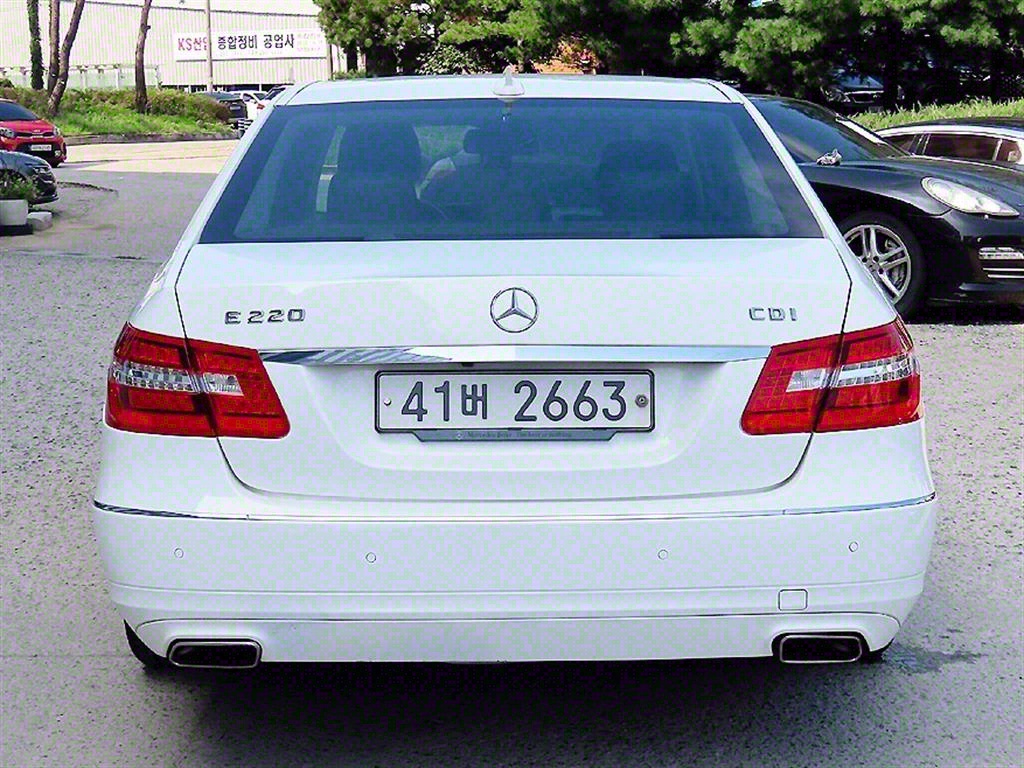 Mercedes Benz E class - Vista 4