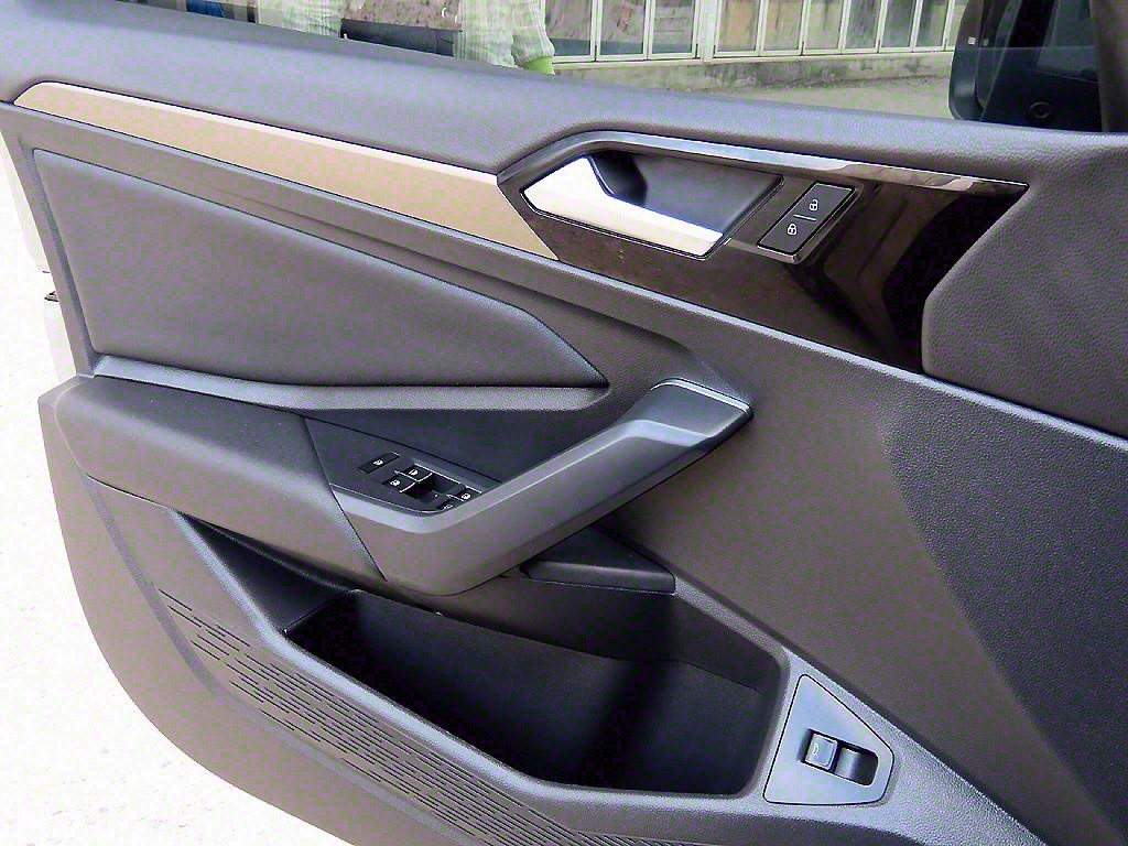 Volkswagen Jetta - Vista 11