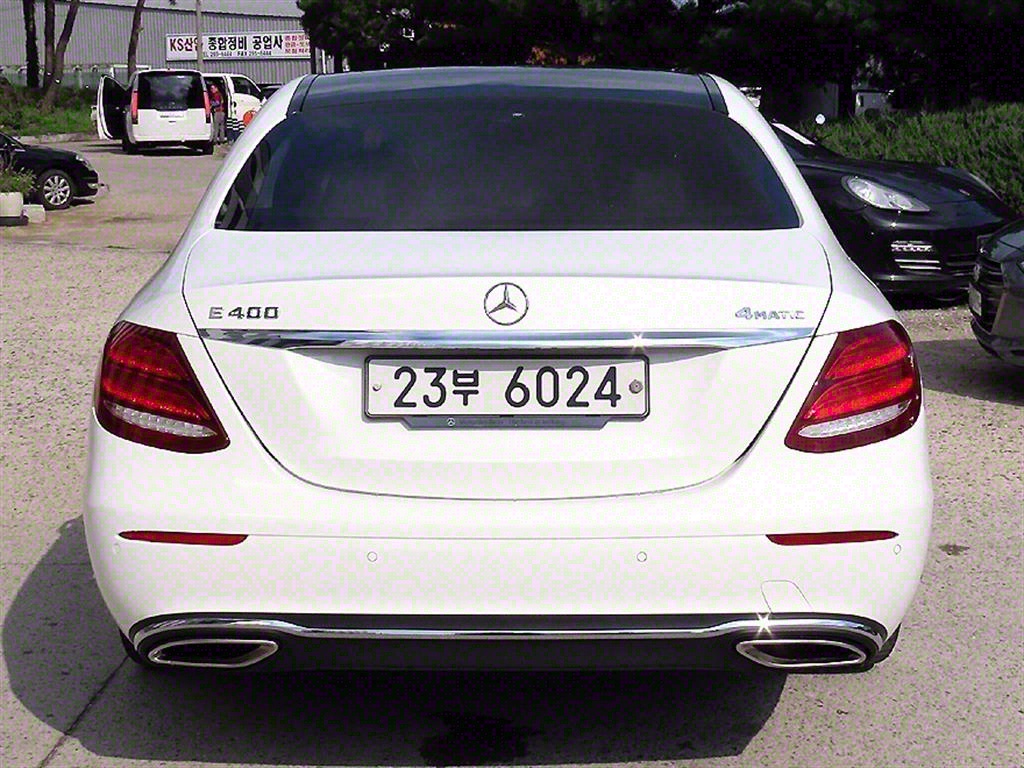 Mercedes Benz E class - Vista 4