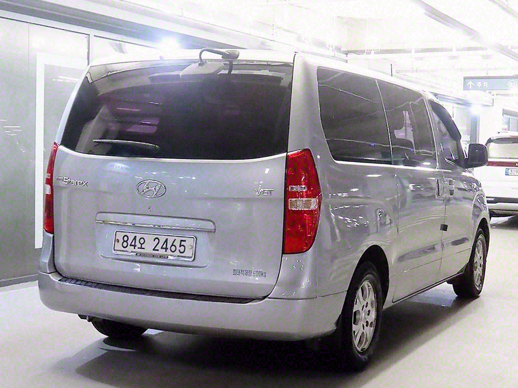 HYUNDAI Starex - Vista 4