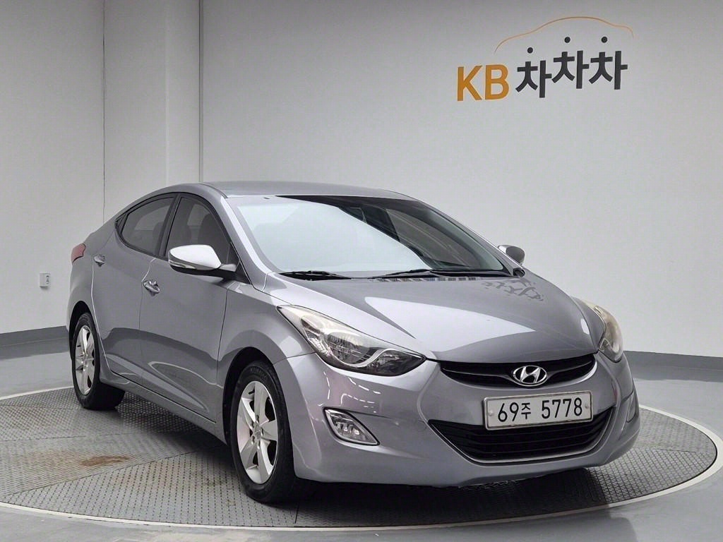 HYUNDAI Avante - Vista 4