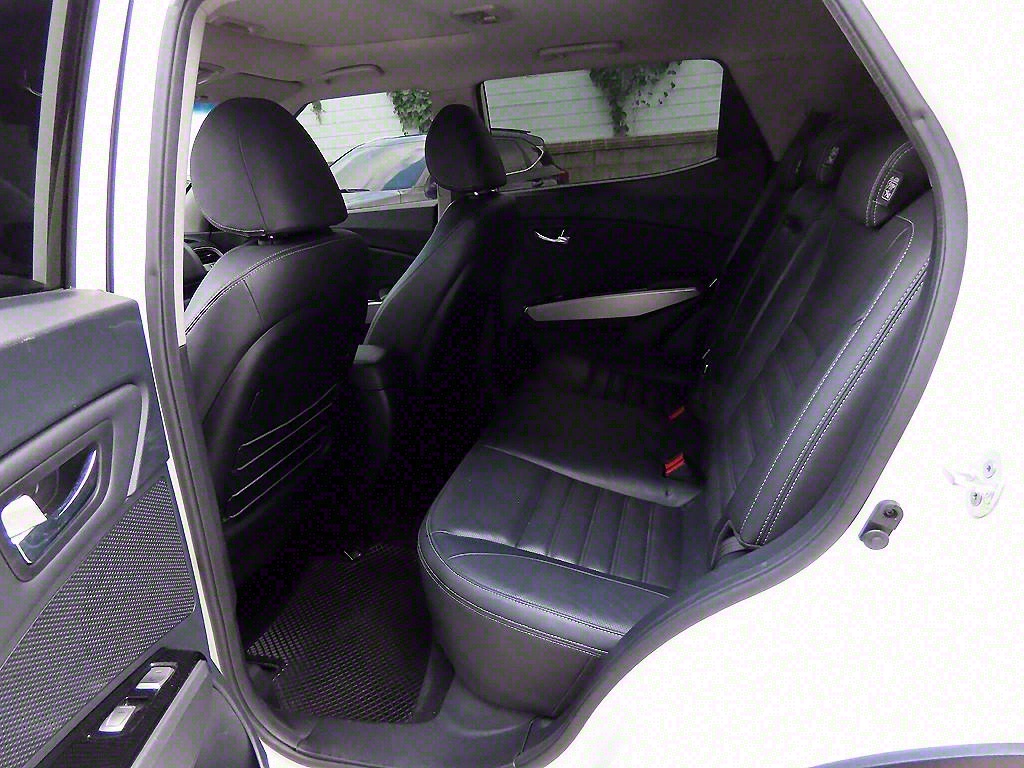 Ssangyong Tivoli - Vista 6