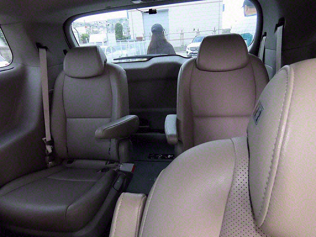 KIA Carnival - Vista 7