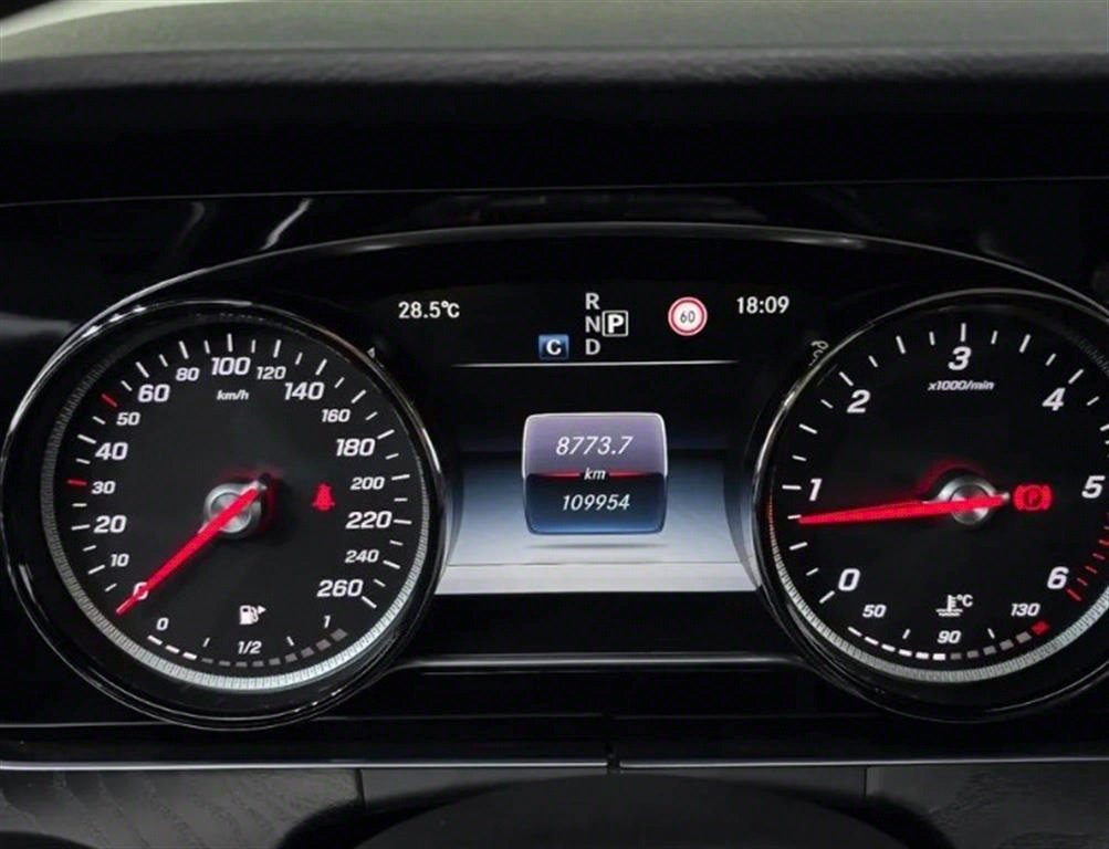 Mercedes Benz E class - Vista 8