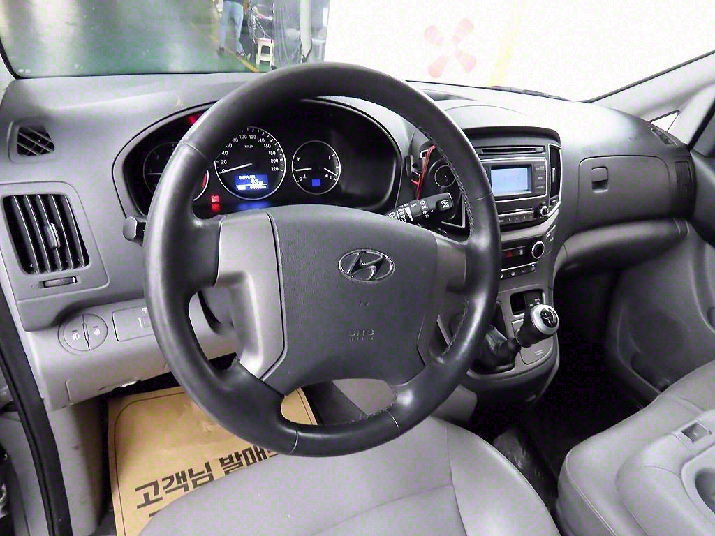 HYUNDAI Starex - Vista 9