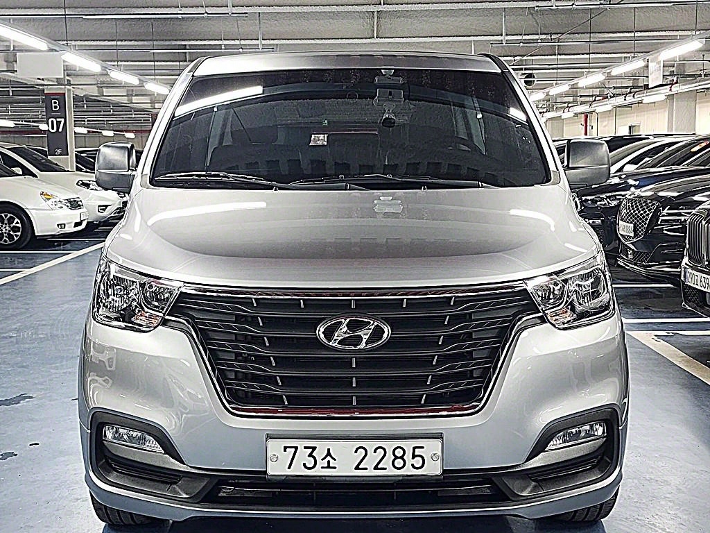 HYUNDAI Starex - Vista 4