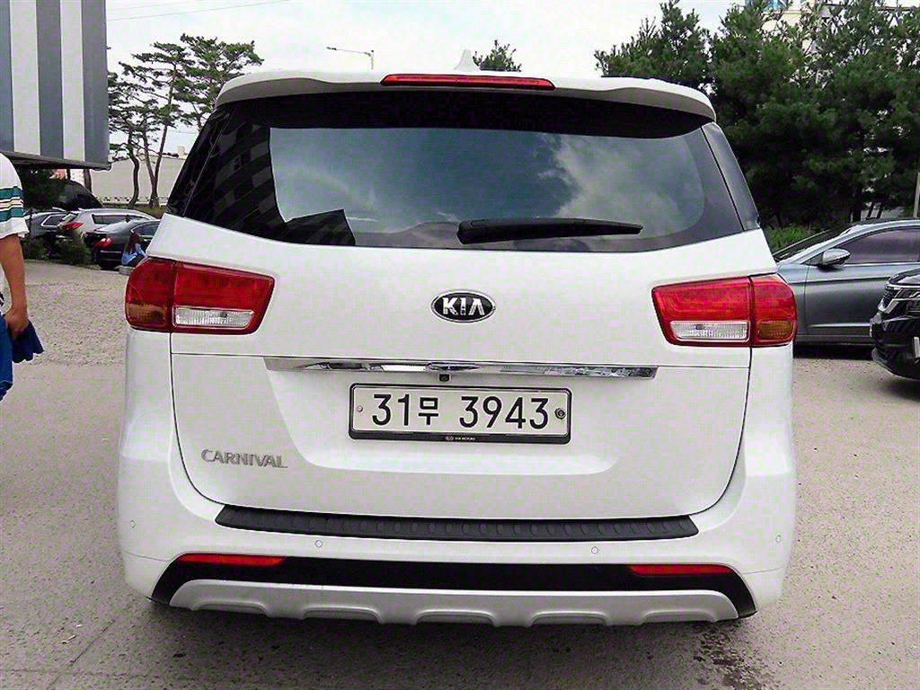 KIA Carnival - Vista 4