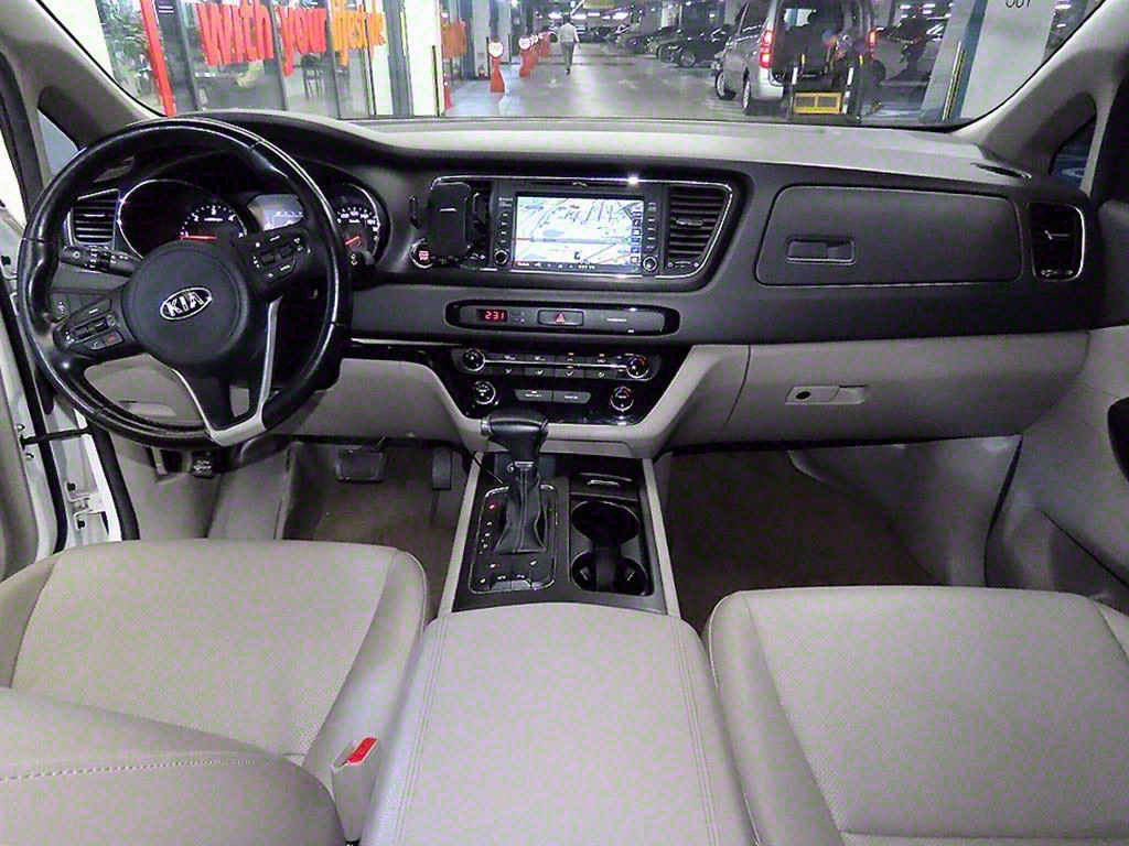 KIA Carnival - Vista 11