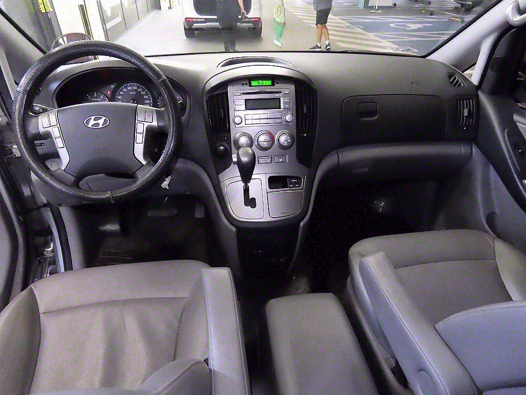 HYUNDAI Starex - Vista 10