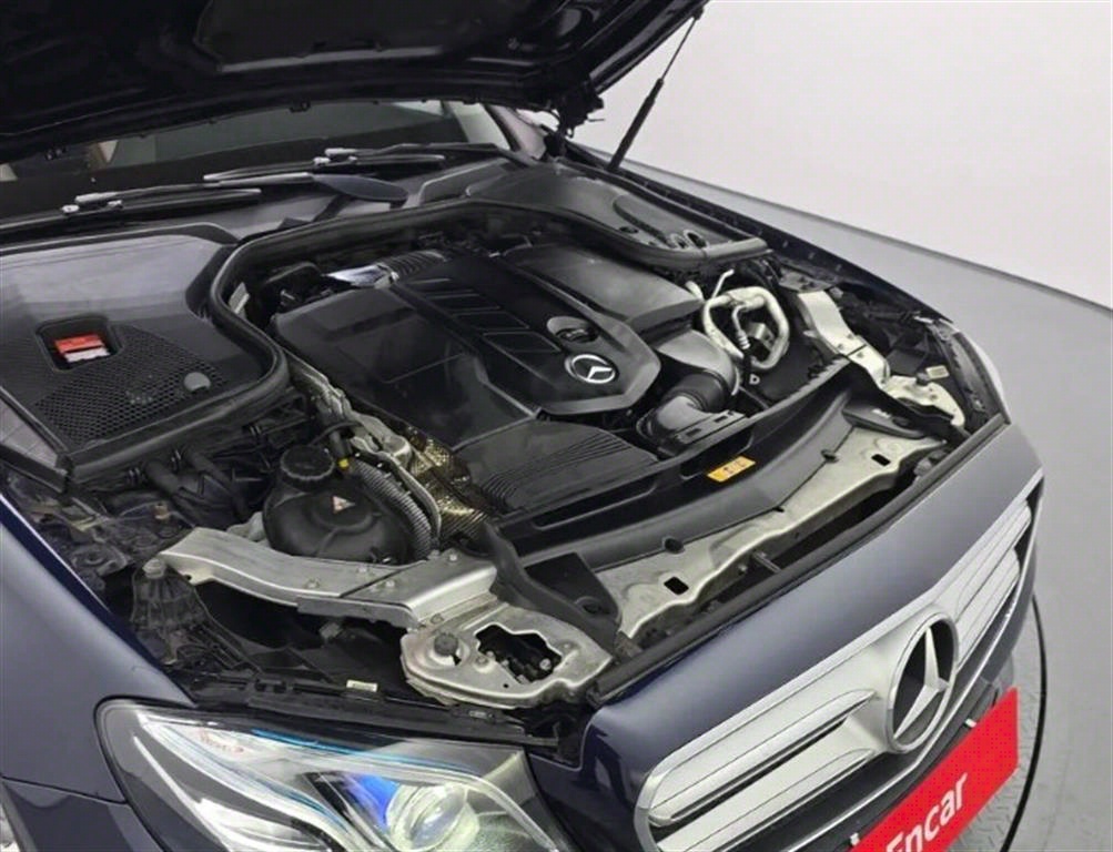 Mercedes Benz E class - Vista 6