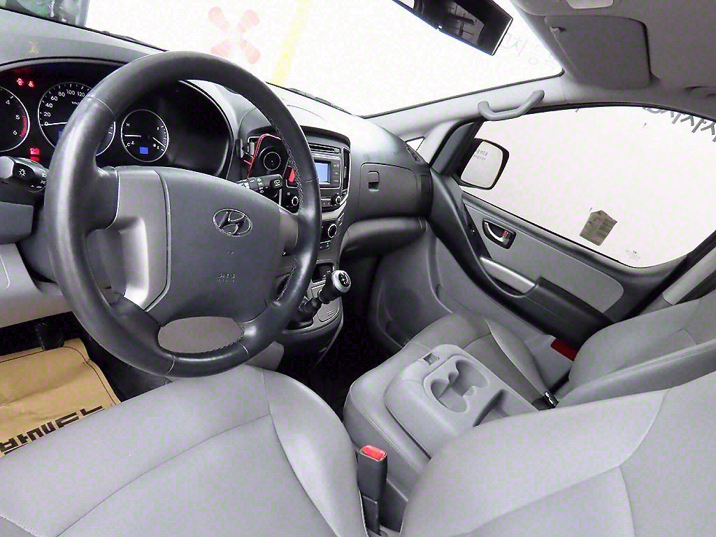 HYUNDAI Starex - Vista 7