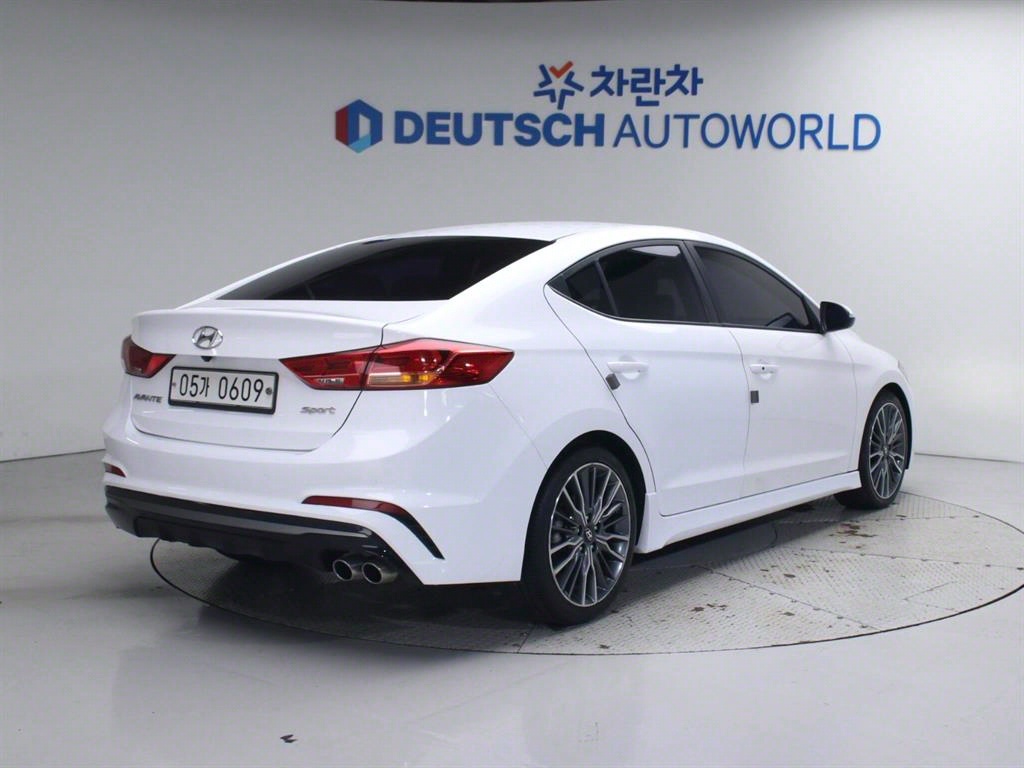 HYUNDAI Avante - Vista 2