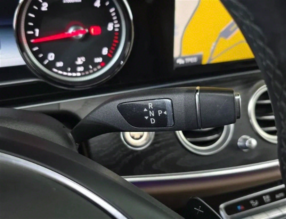 Mercedes Benz E class - Vista 9