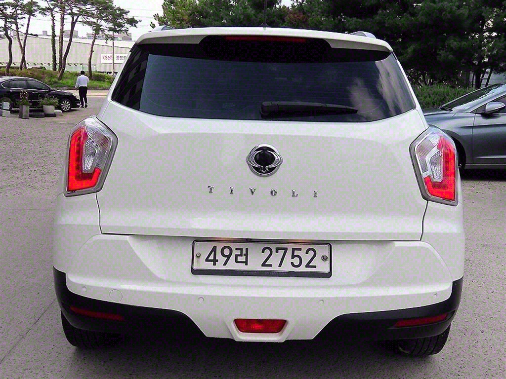 Ssangyong Tivoli - Vista 4
